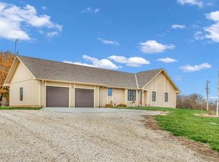 5855 259th St, Tonganoxie, KS 66086