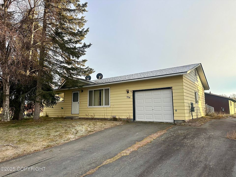 1st image of 704 Alder Ct