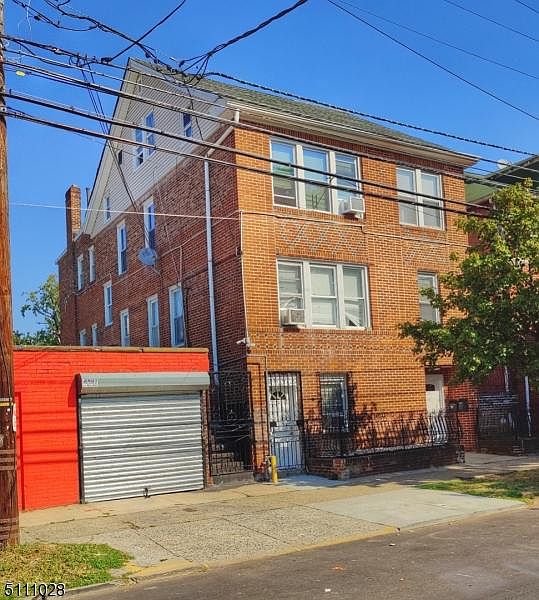 1st image of 317 2nd Ave W #319