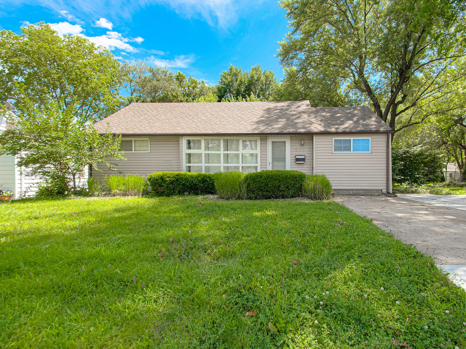 3 bed, 1123 sqft, $1,850 — Photo 2