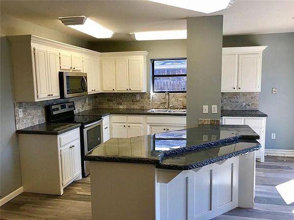 4th image of 18413 Laurel Oak Dr