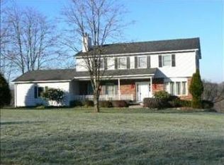 25 Patricia Dr, Pleasant Valley, NY 12569