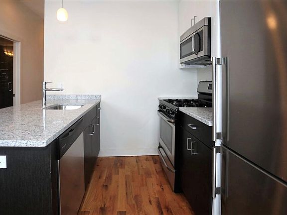 2nd image of 755 W Buckingham Pl #3N