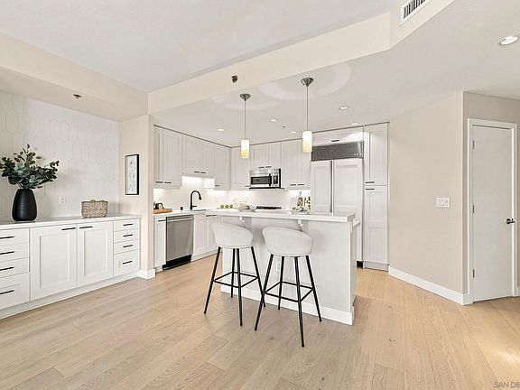 5th image of 700 W Harbor Dr W #1805