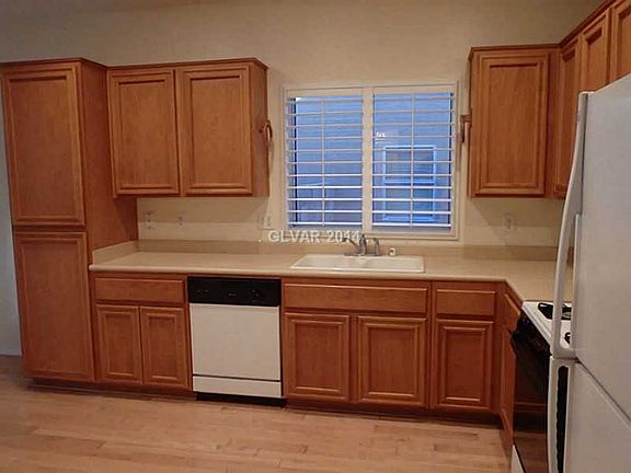 4th image of 2581 Woodson Ave