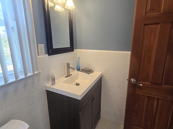 3rd image of 317 Woodside Dr
