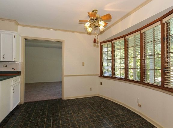 Charming breakfast nook