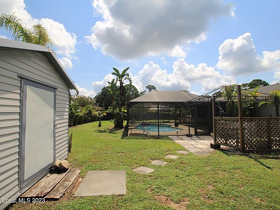 5th image of 321 Seahorse Cir SE
