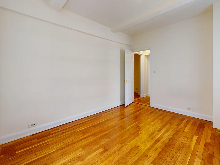 301 E 38th St #7J — Photo 11