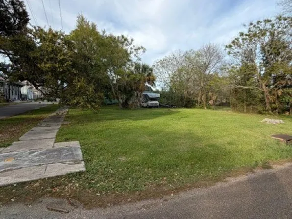 5301 Royal St, New Orleans, LA 70117