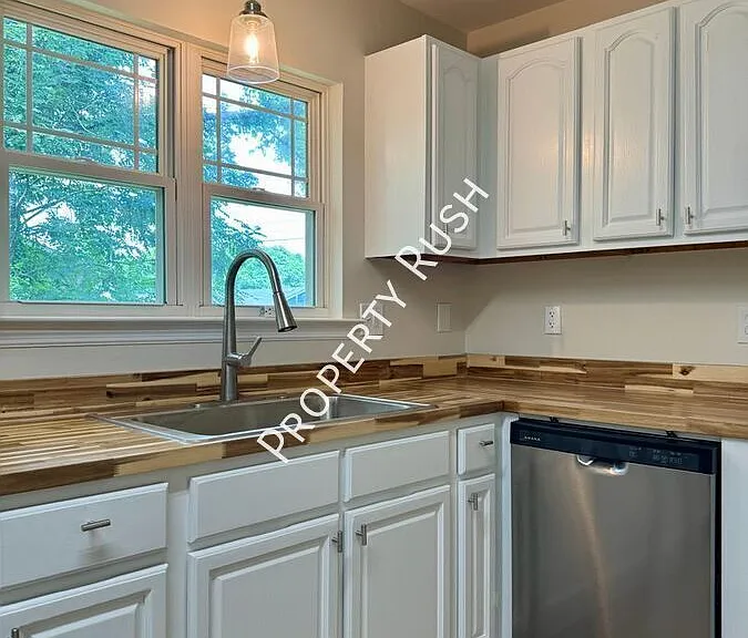 709 N Holly St — Photo 11