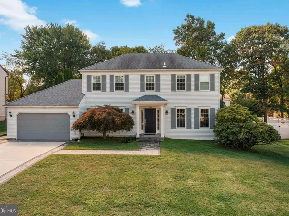 209 Fox Hollow Dr, Langhorne, PA 19053