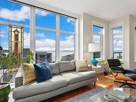 4th image of 2721 1st Avenue #1101