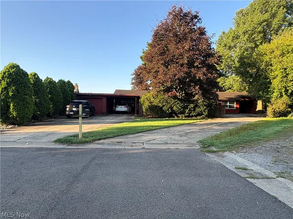 9708 Kennett Sq NE, Bolivar, OH 44612