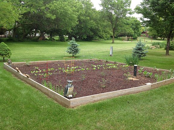 Garden & Parkway Playground