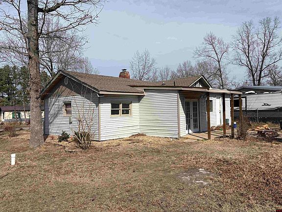 3rd image of 103 Oak St