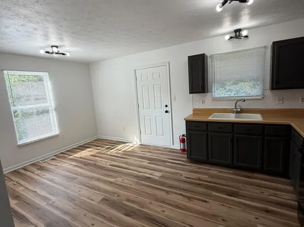 198 W Robbins Rd, Robbins, TN 37852