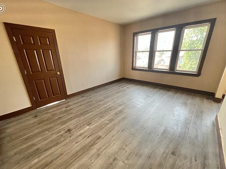 4302 Magoun Ave — Photo 5