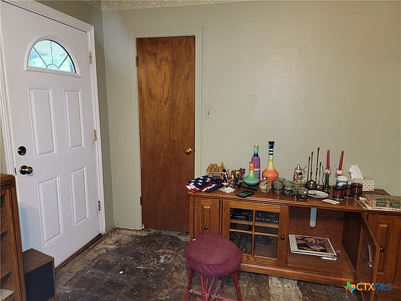 3rd image of 604 W Avenue B