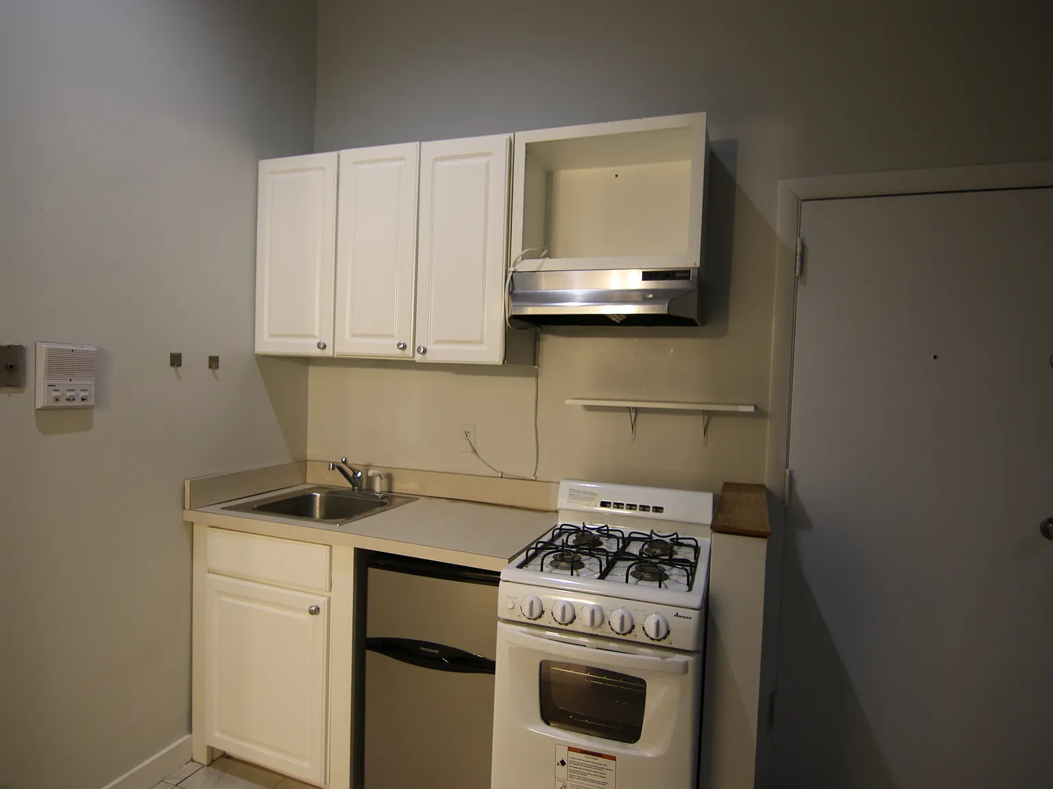 Studio, 360 sqft, $1,950 — Photo 4