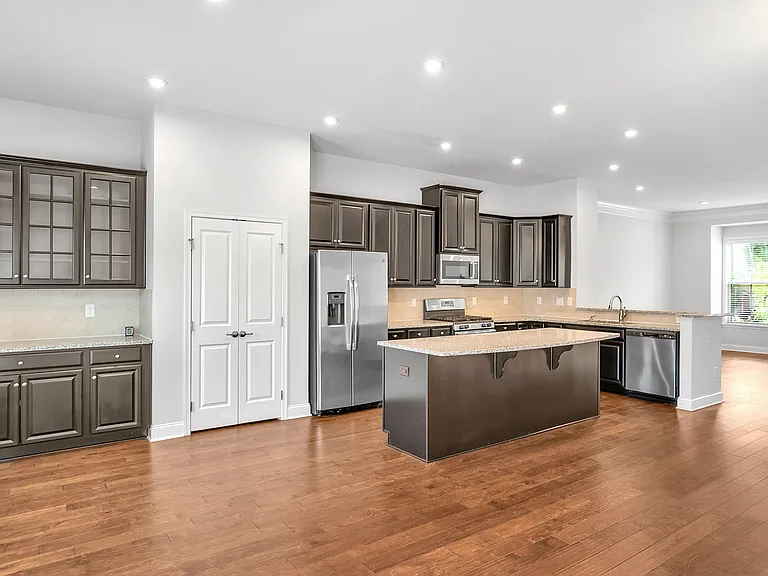 160 Seneca Pl — Photo 8