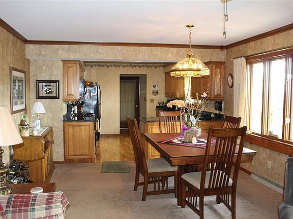 4th image of 221 Oakwood Dr
