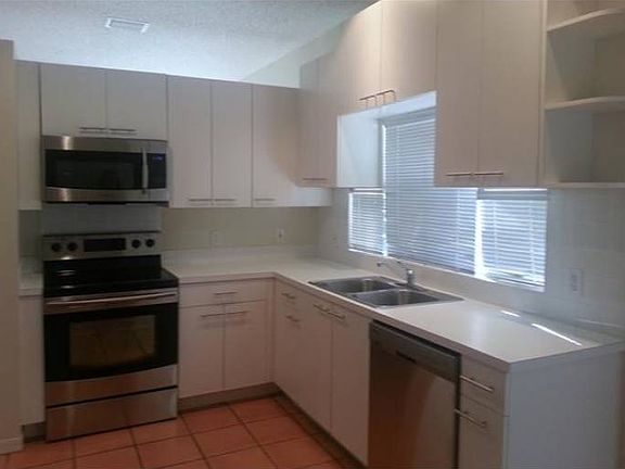 3rd image of 11279 Lakeview Dr