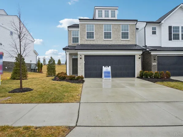 5567 E Spaniel Dr, Ann Arbor, MI 48108