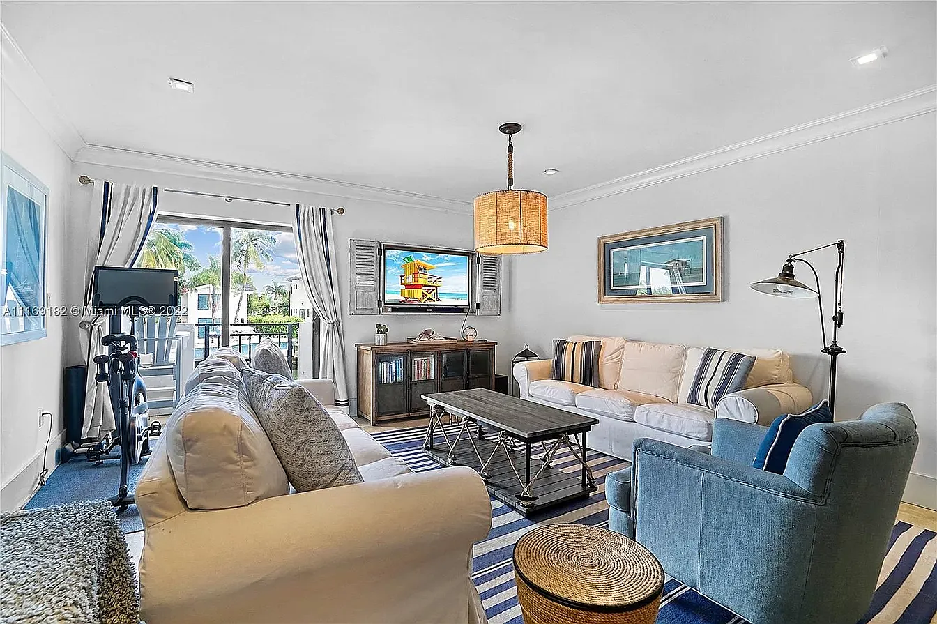 2 bed, 1298 sqft, $5,450 — Photo 1