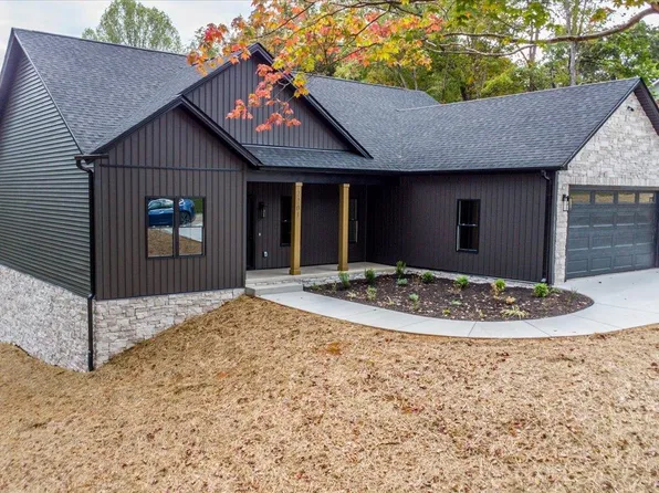 2201 Twin Lake Dr, Bedford, VA 24523