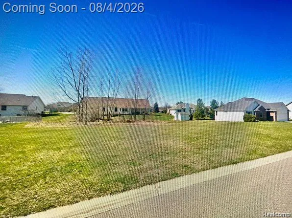 6268 Boulder Dr, Flushing, MI 48433