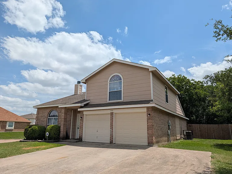 700 Flamingo Dr — Photo 2