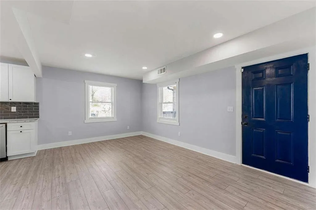 671 John St NW — Photo 4
