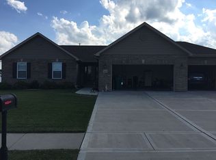 909 Chickasaw Ct, Mascoutah, IL 62258