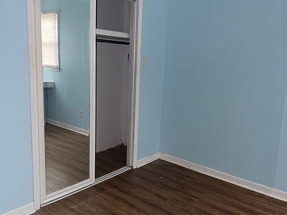 5th image of 210 Edison Ave