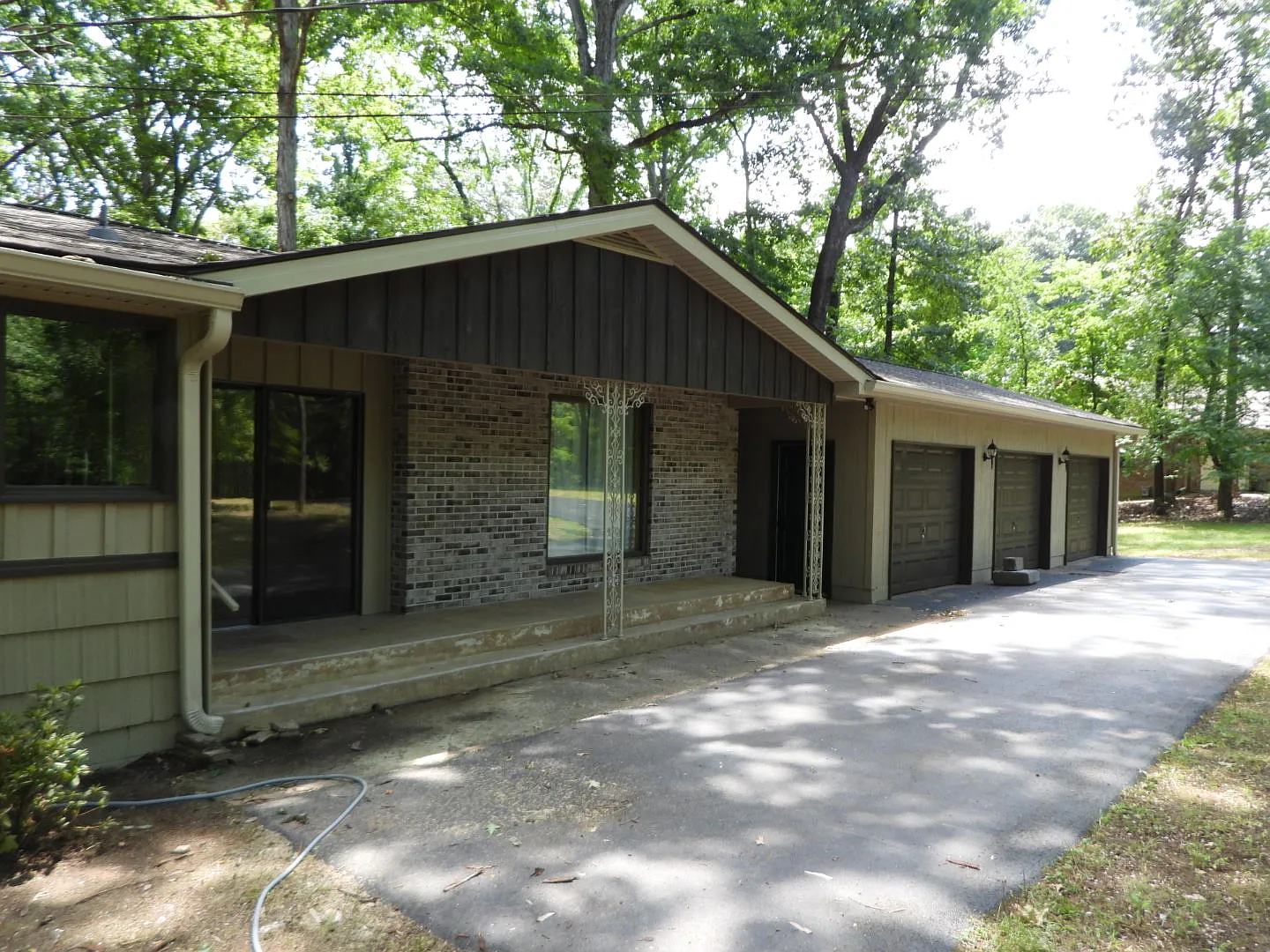 3 bed, 1370 sqft, $2,000 — Photo 2