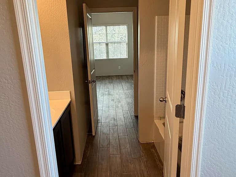 20001 W Woodlands Ave — Photo 15