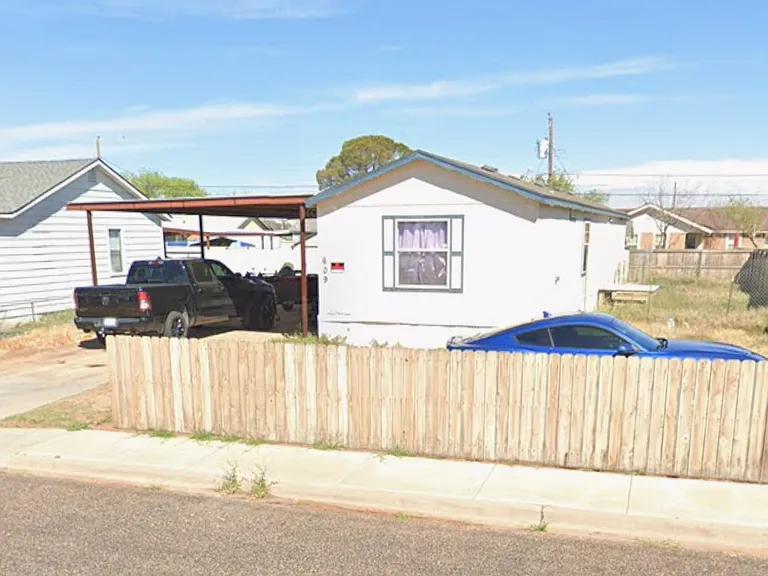 609 Honeysuckle St — Photo 1