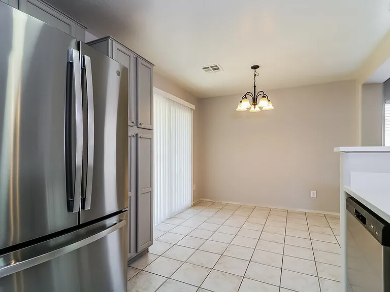10043 N 115th Dr — Photo 7