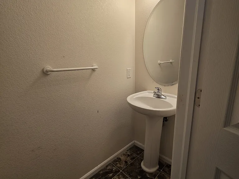 2702 Rigden Pkwy #E2-1 — Photo 5