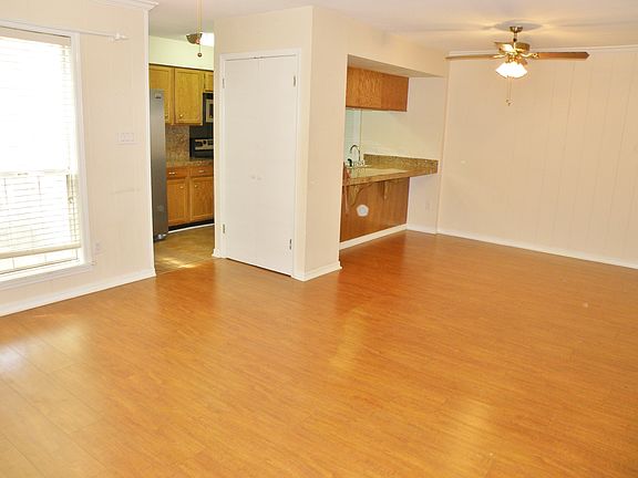 Breakfast/Kitchen area