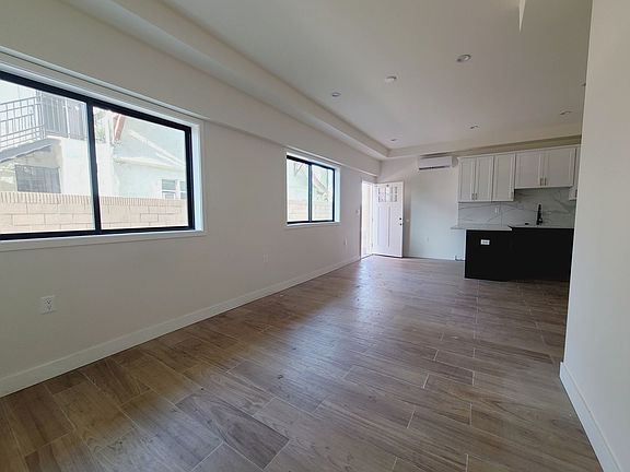 2nd image of 1819 S Manhattan Pl #15