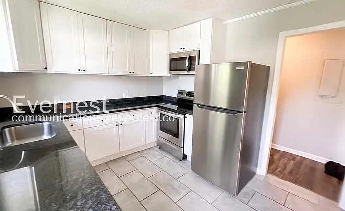 3217 Plaza Cir — Photo 3