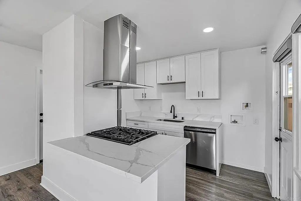 2 bed, 768 sqft, $3,050 — Photo 3