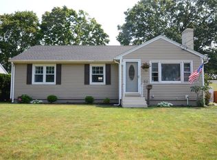 52 Liverpool St, Warwick, RI 02886