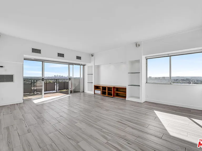 1155 N La Cienega Blvd #1106 — Photo 2