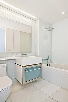 Rented by Siderow Residential Group | media 1