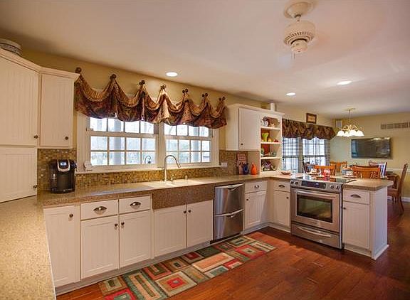 5th image of 9006 Middlewood Ct