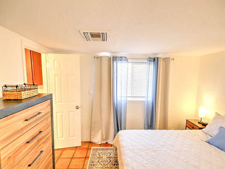 2805 E Lee St — Photo 17