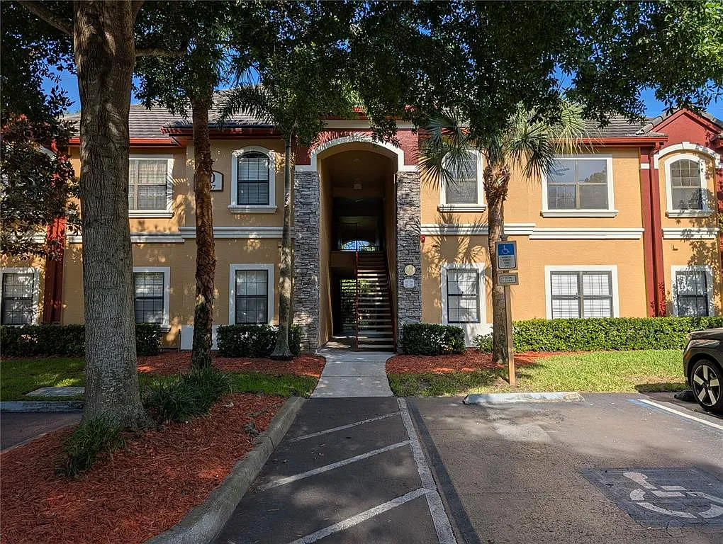 2 bed, 2.0 bath, 1034 sqft, $2,200 — Photo 1
